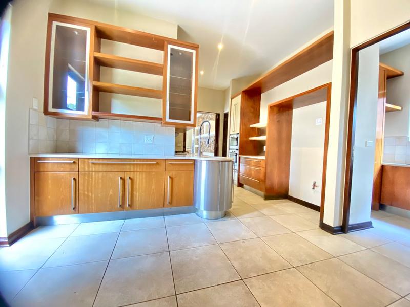 To Let 6 Bedroom Property for Rent in Benmore Gardens Gauteng