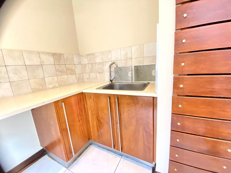 To Let 6 Bedroom Property for Rent in Benmore Gardens Gauteng