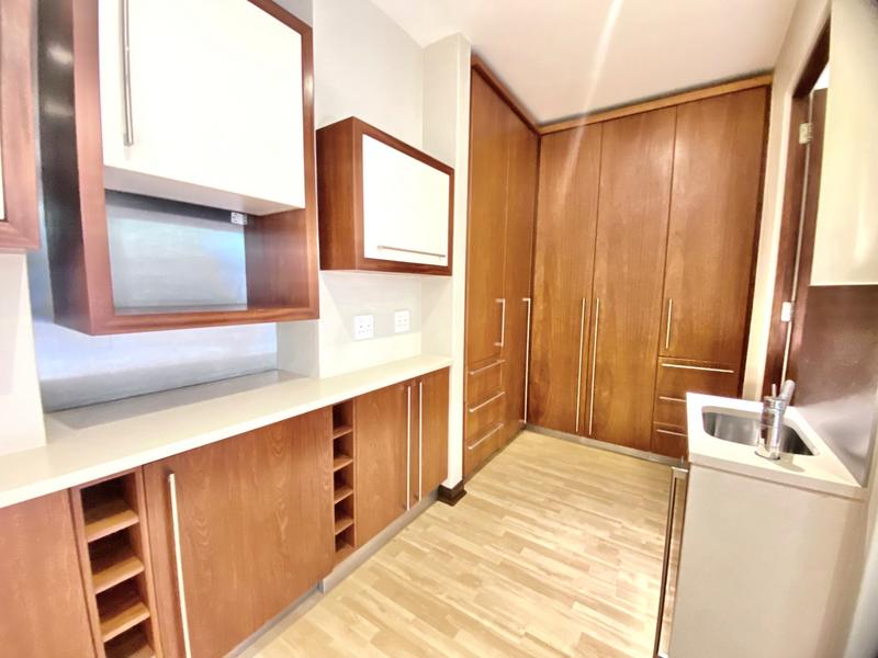 To Let 6 Bedroom Property for Rent in Benmore Gardens Gauteng