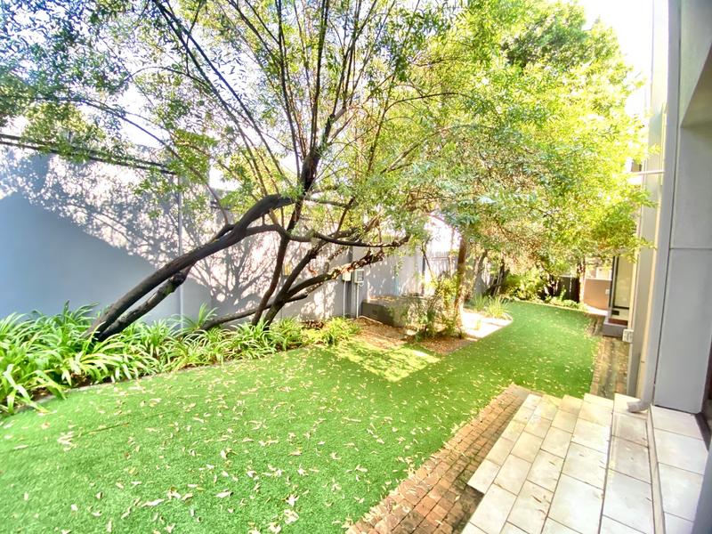To Let 6 Bedroom Property for Rent in Benmore Gardens Gauteng
