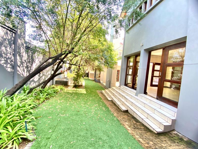 To Let 6 Bedroom Property for Rent in Benmore Gardens Gauteng