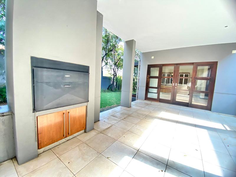 To Let 6 Bedroom Property for Rent in Benmore Gardens Gauteng