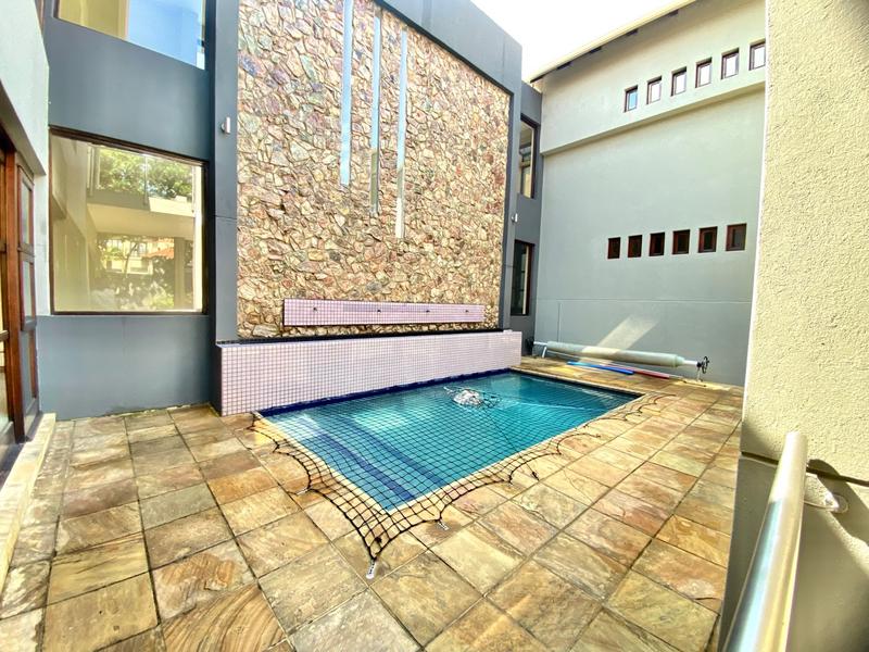 To Let 6 Bedroom Property for Rent in Benmore Gardens Gauteng