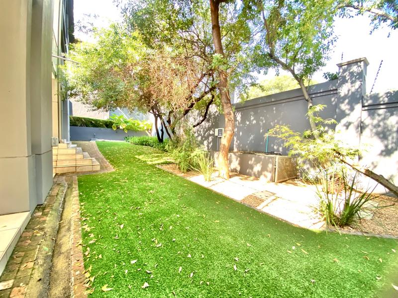 To Let 6 Bedroom Property for Rent in Benmore Gardens Gauteng