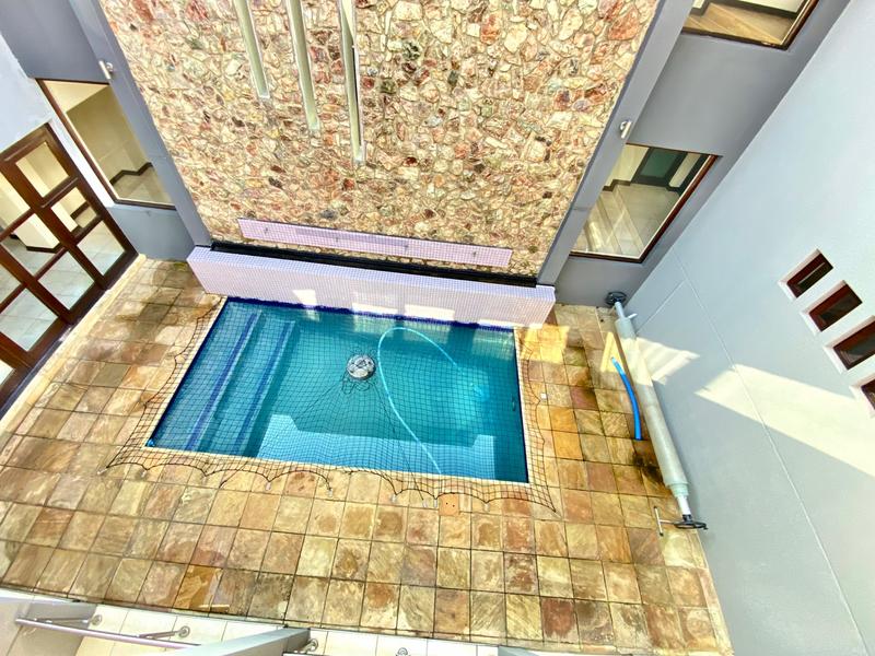 To Let 6 Bedroom Property for Rent in Benmore Gardens Gauteng