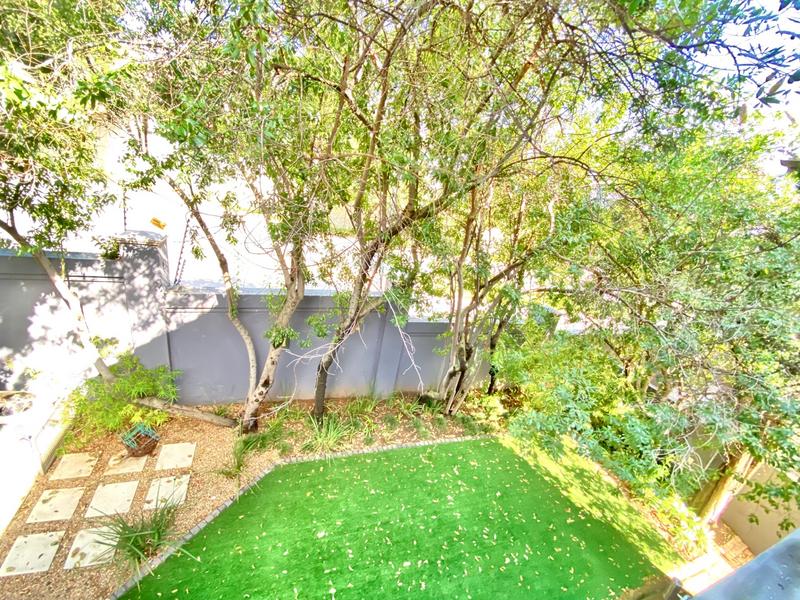 To Let 6 Bedroom Property for Rent in Benmore Gardens Gauteng