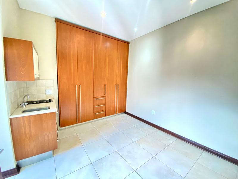 To Let 6 Bedroom Property for Rent in Benmore Gardens Gauteng