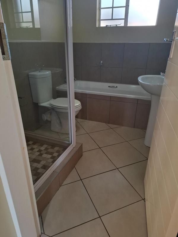2 Bedroom Property for Sale in Stone Ridge Gauteng