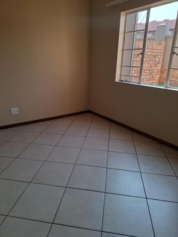 2 Bedroom Property for Sale in Stone Ridge Gauteng