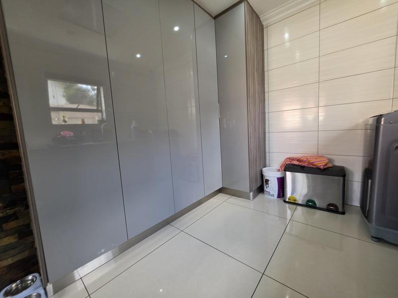 5 Bedroom Property for Sale in Verwoerdpark Gauteng