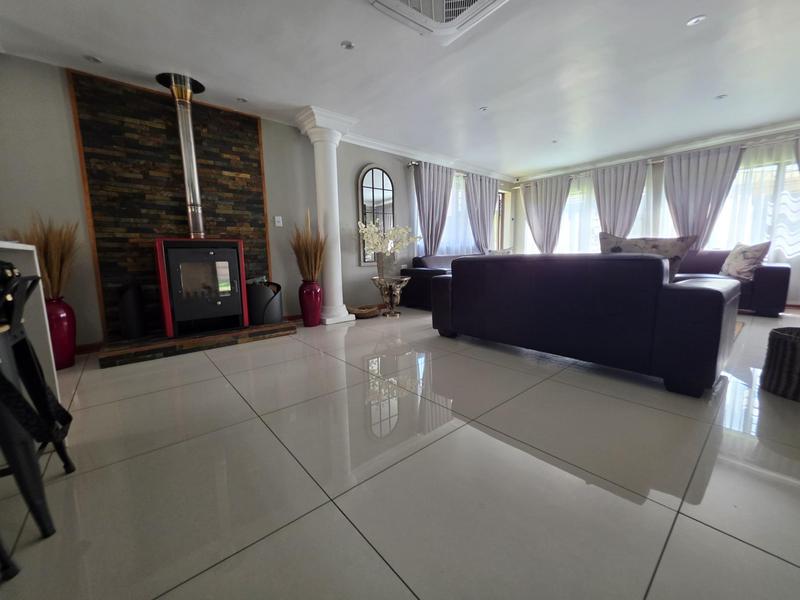 5 Bedroom Property for Sale in Verwoerdpark Gauteng