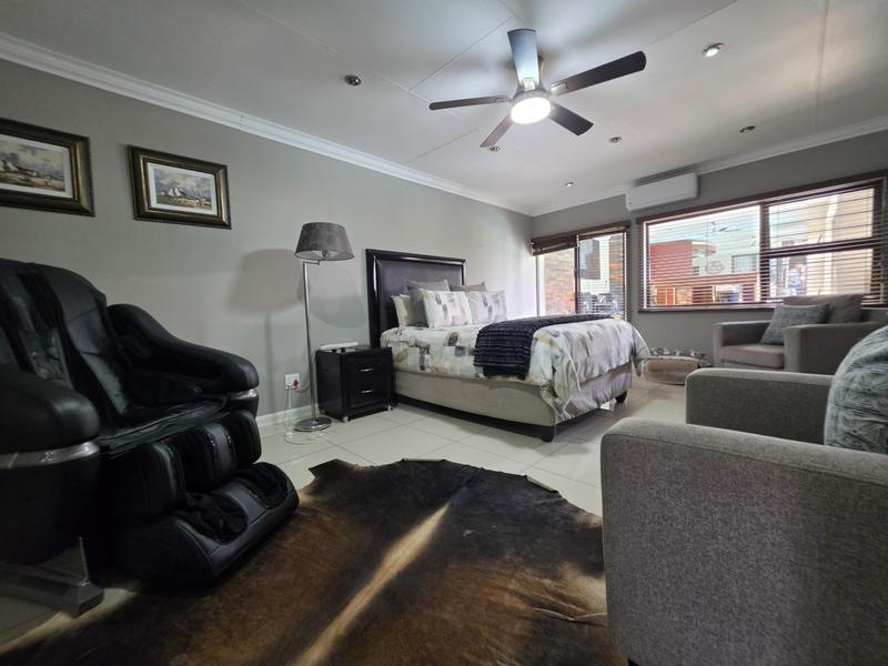 5 Bedroom Property for Sale in Verwoerdpark Gauteng