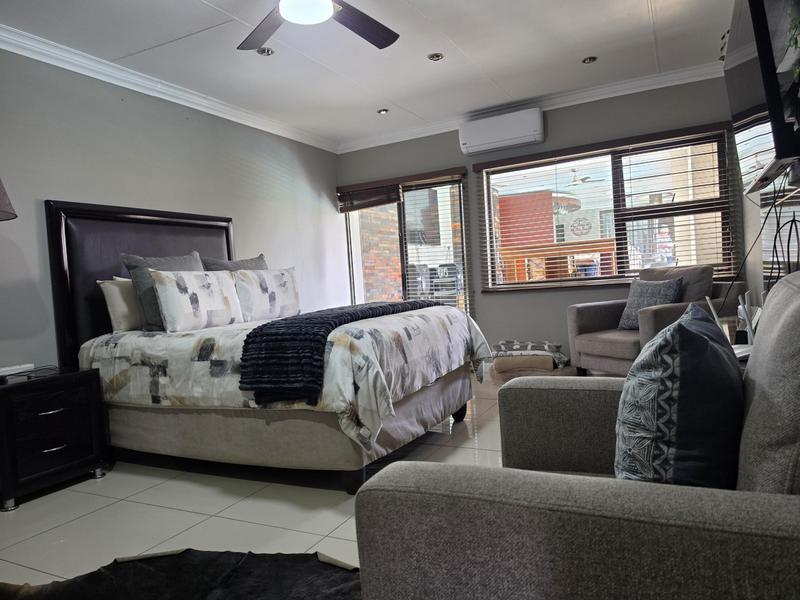 5 Bedroom Property for Sale in Verwoerdpark Gauteng
