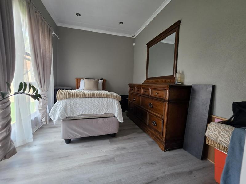 5 Bedroom Property for Sale in Verwoerdpark Gauteng