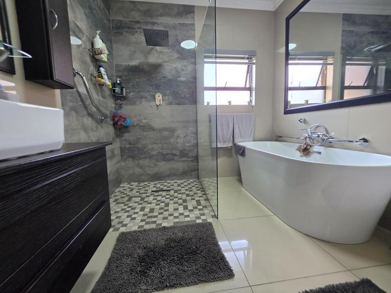 5 Bedroom Property for Sale in Verwoerdpark Gauteng