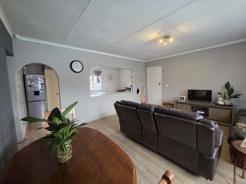 5 Bedroom Property for Sale in Verwoerdpark Gauteng