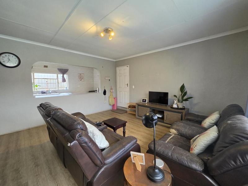 5 Bedroom Property for Sale in Verwoerdpark Gauteng
