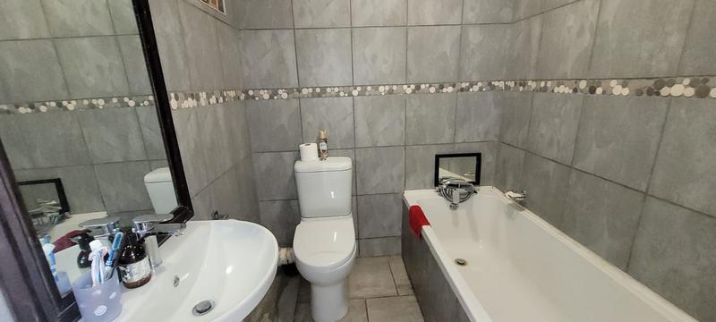 2 Bedroom Property for Sale in Raceview Gauteng