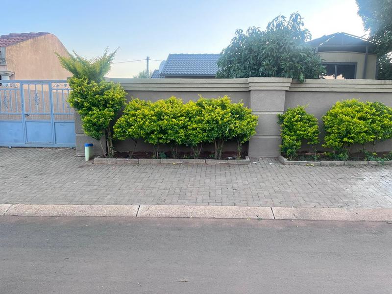 2 Bedroom Property for Sale in Clayville Gauteng
