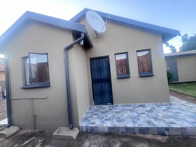 2 Bedroom Property for Sale in Clayville Gauteng