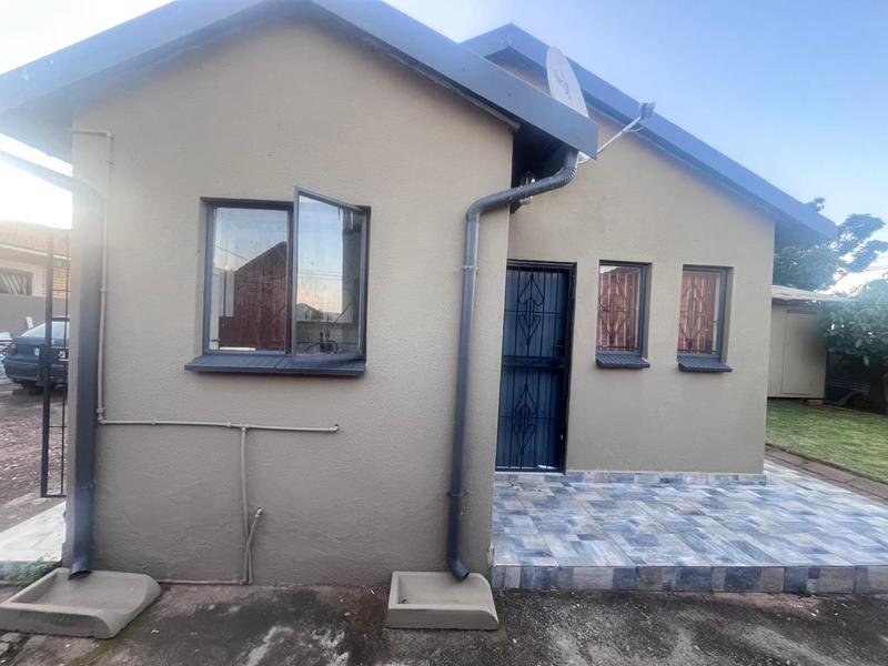 2 Bedroom Property for Sale in Clayville Gauteng