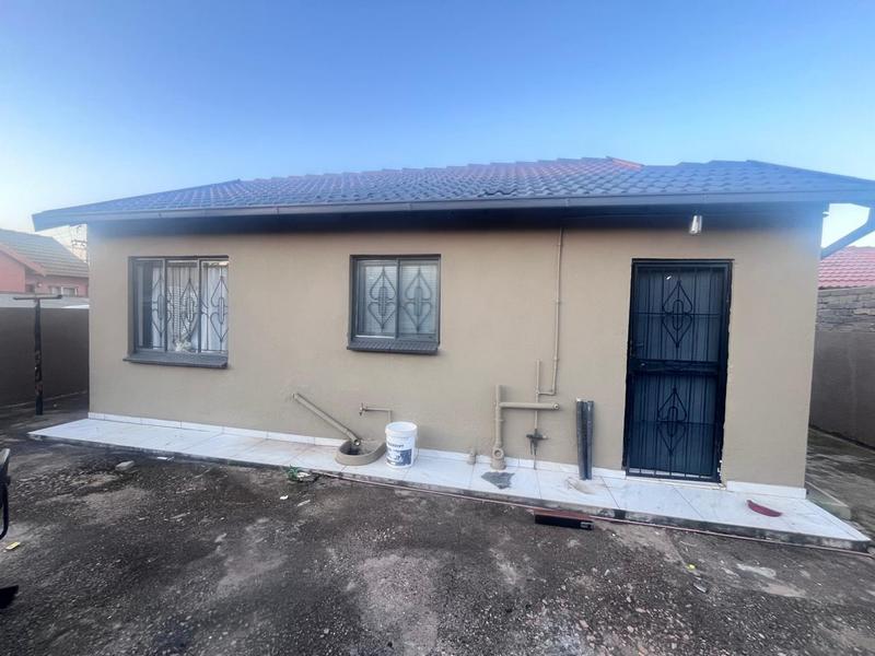 2 Bedroom Property for Sale in Clayville Gauteng