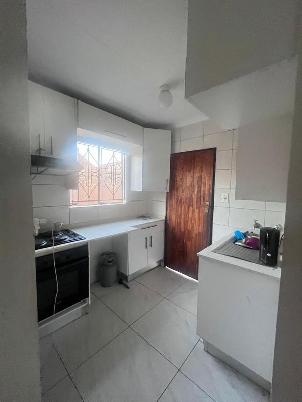 2 Bedroom Property for Sale in Clayville Gauteng