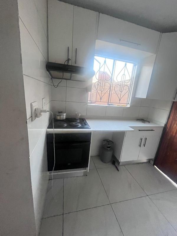 2 Bedroom Property for Sale in Clayville Gauteng