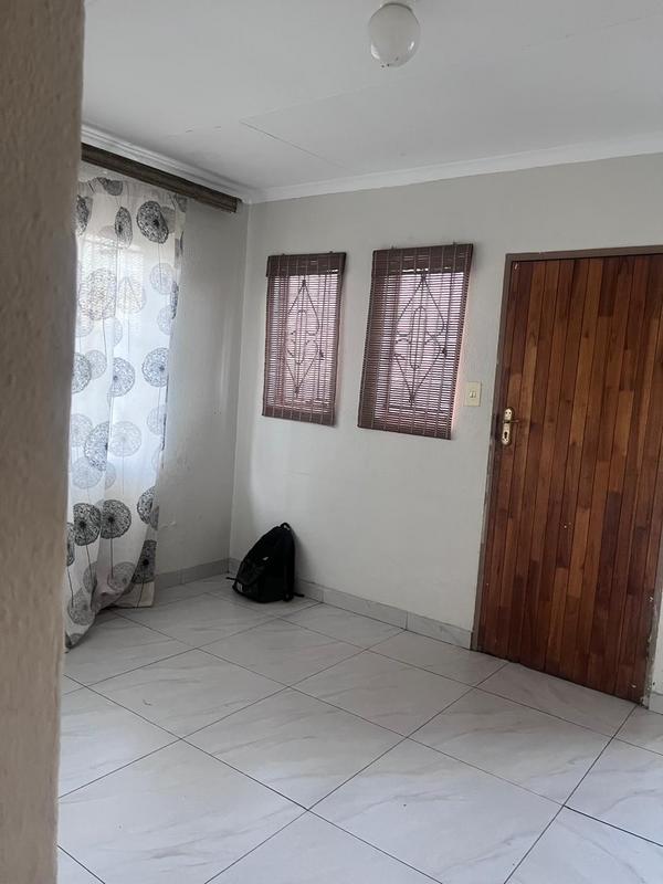 2 Bedroom Property for Sale in Clayville Gauteng