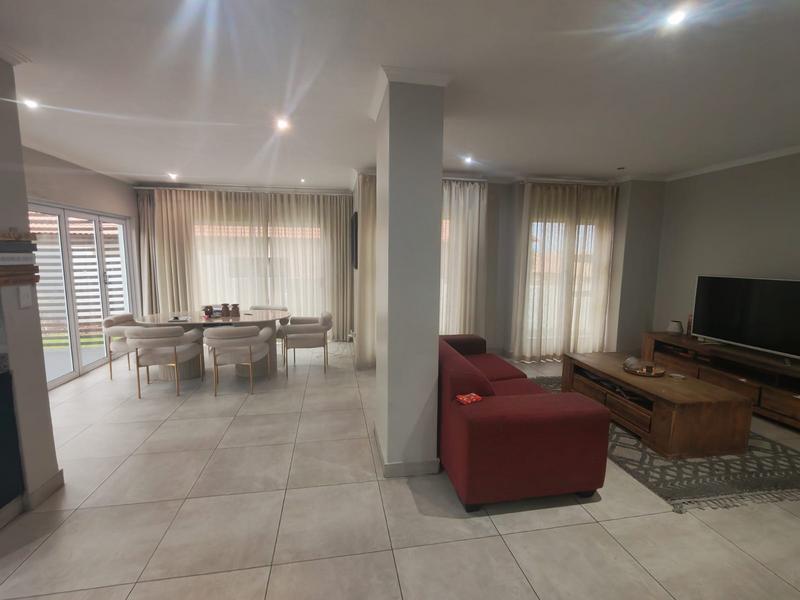 4 Bedroom Property for Sale in Thatchfield Gauteng