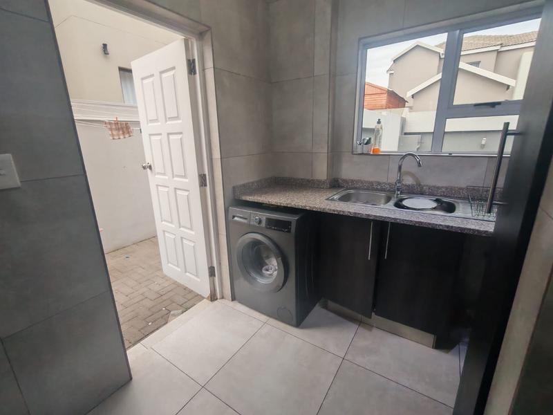4 Bedroom Property for Sale in Thatchfield Gauteng