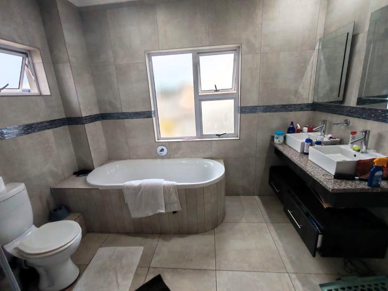 4 Bedroom Property for Sale in Thatchfield Gauteng