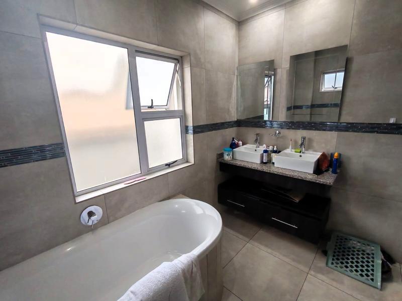 4 Bedroom Property for Sale in Thatchfield Gauteng