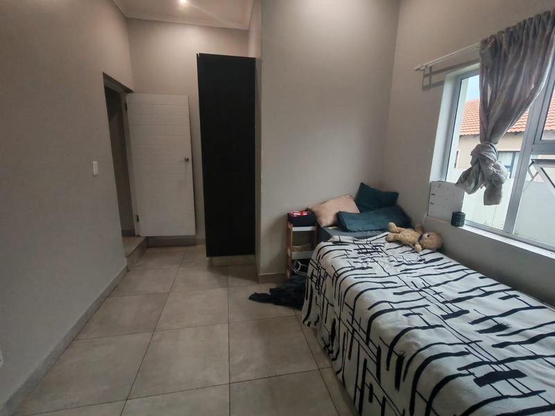 4 Bedroom Property for Sale in Thatchfield Gauteng