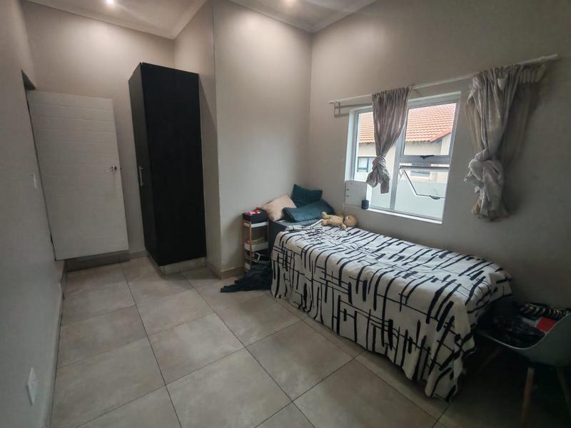 4 Bedroom Property for Sale in Thatchfield Gauteng