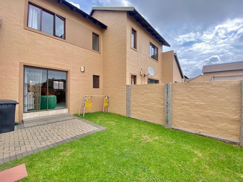 2 Bedroom Property for Sale in Noordwyk Gauteng