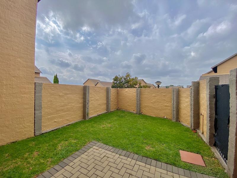 2 Bedroom Property for Sale in Noordwyk Gauteng