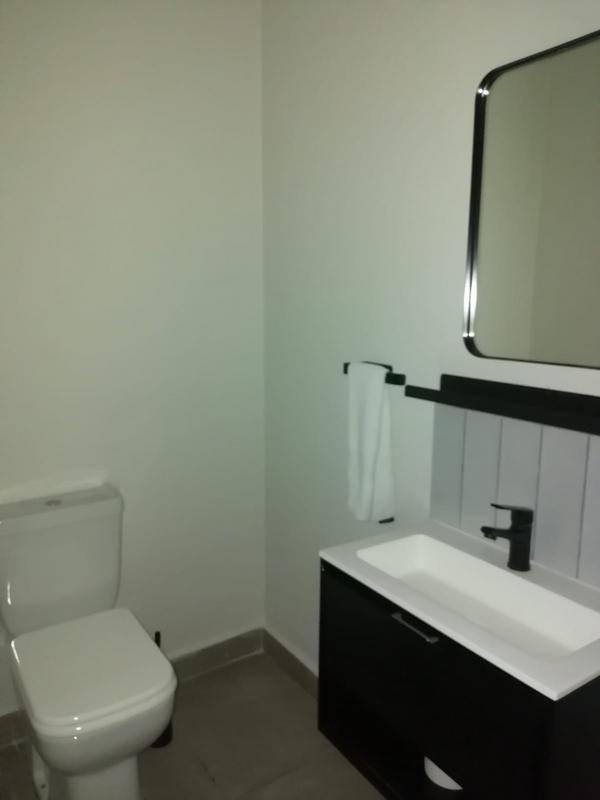 1 Bedroom Property for Sale in Benmore Gardens Gauteng