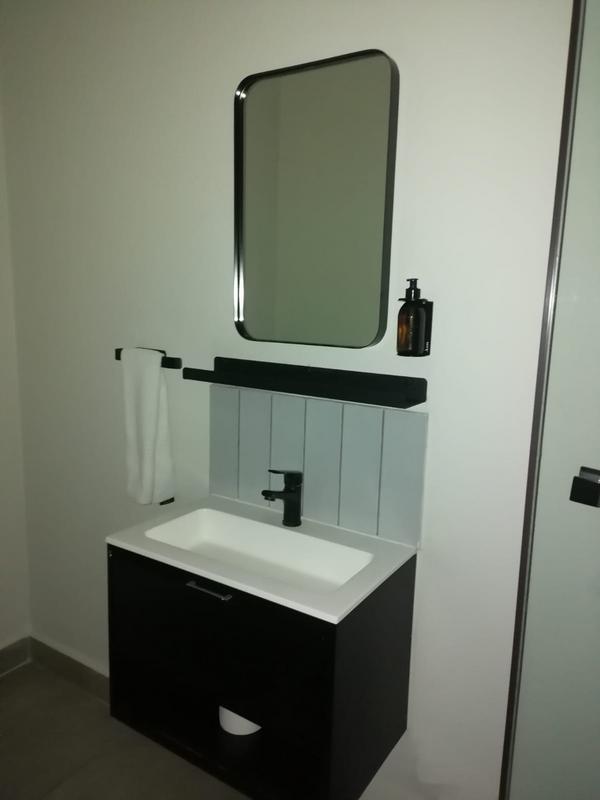 1 Bedroom Property for Sale in Benmore Gardens Gauteng