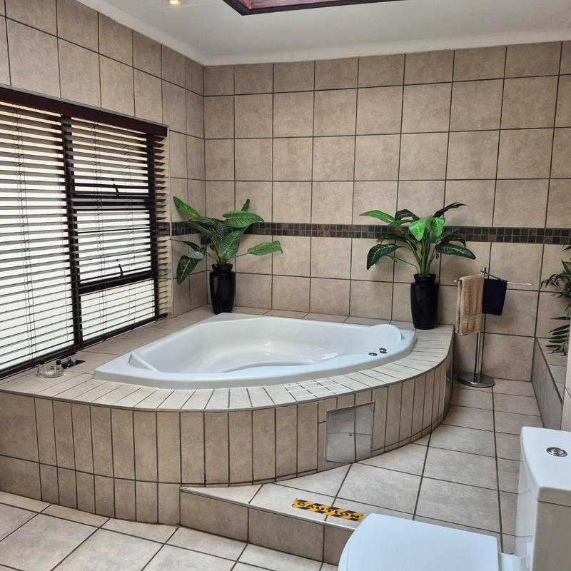 10 Bedroom Property for Sale in Wonderboom Gauteng