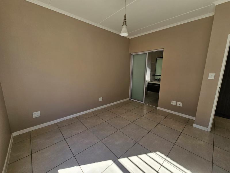 To Let 3 Bedroom Property for Rent in Olivedale Gauteng