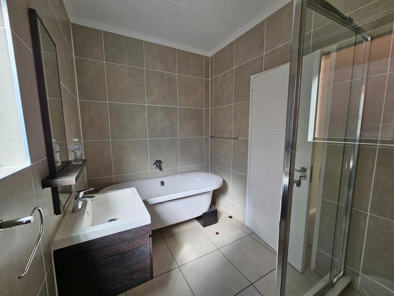 To Let 3 Bedroom Property for Rent in Olivedale Gauteng