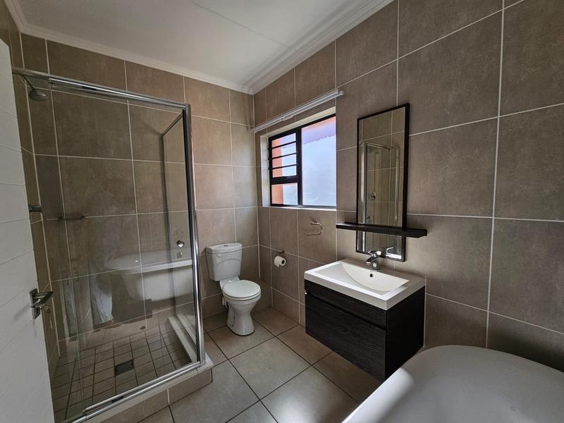 To Let 3 Bedroom Property for Rent in Olivedale Gauteng
