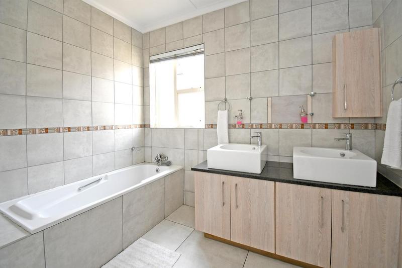 3 Bedroom Property for Sale in Parkmore Gauteng