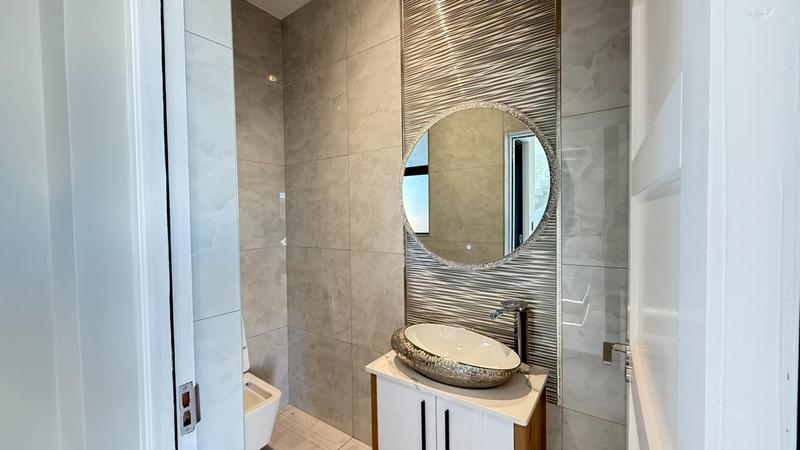 5 Bedroom Property for Sale in Midstream Heights Gauteng