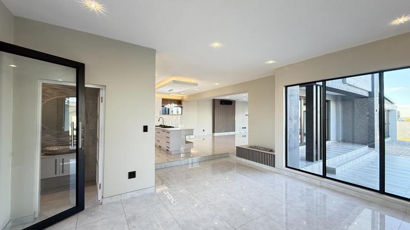 5 Bedroom Property for Sale in Midstream Heights Gauteng