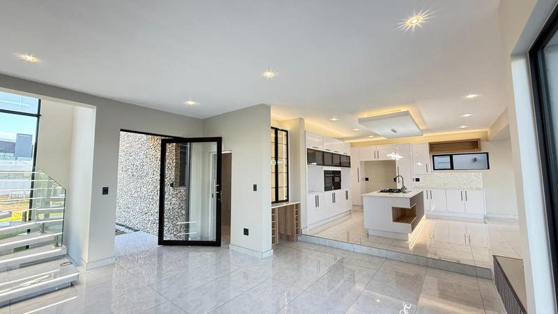 5 Bedroom Property for Sale in Midstream Heights Gauteng