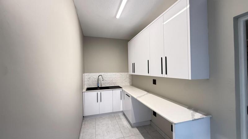 5 Bedroom Property for Sale in Midstream Heights Gauteng