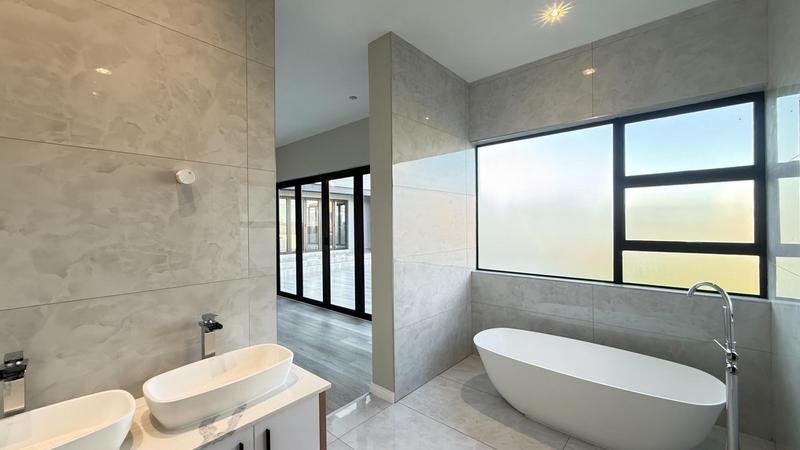 5 Bedroom Property for Sale in Midstream Heights Gauteng