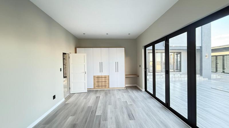 5 Bedroom Property for Sale in Midstream Heights Gauteng